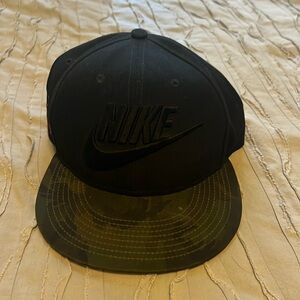 Nike Camo/Black hat